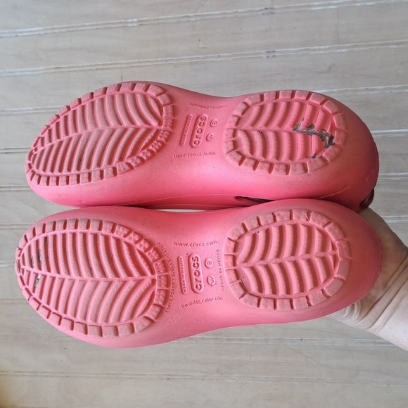Crocs Pink Coral Lightweight Flexible Washable Feminine Ballet Slip On Flats - Picture 6 of 9